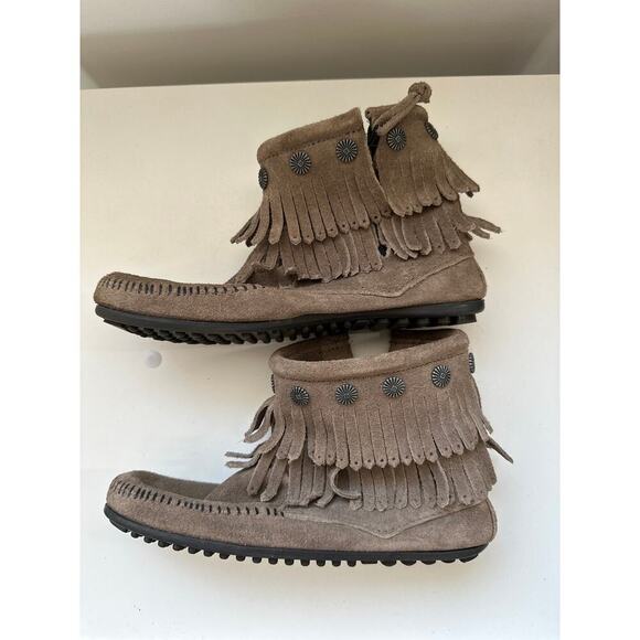 Minnetonka Women's Double Fringe Side Zip Boot, Grey, Size 6, NWOT - Picture 6 of 6